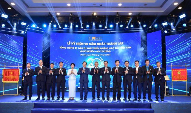 Nền móng vững chắc của tuyến cao tốc Long Thành Dầu Giây dưới ánh nắng